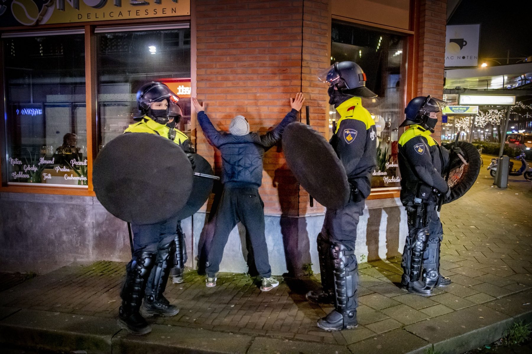 Couvre-feu: les Pays-Bas en proie aux émeutes, la Belgique sur la même voie ?