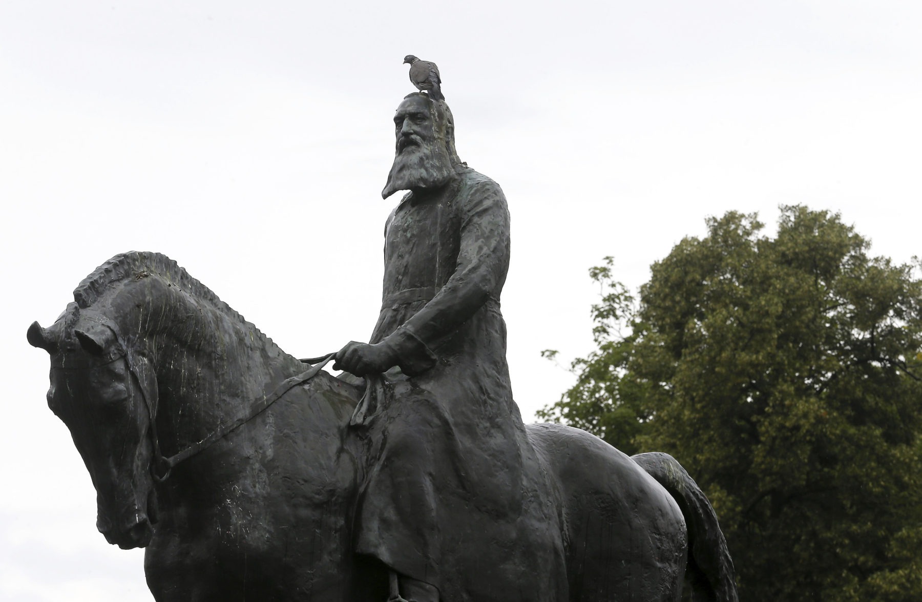 Statue de Léopold II : un rêve de bronze fondu qui part en fumée