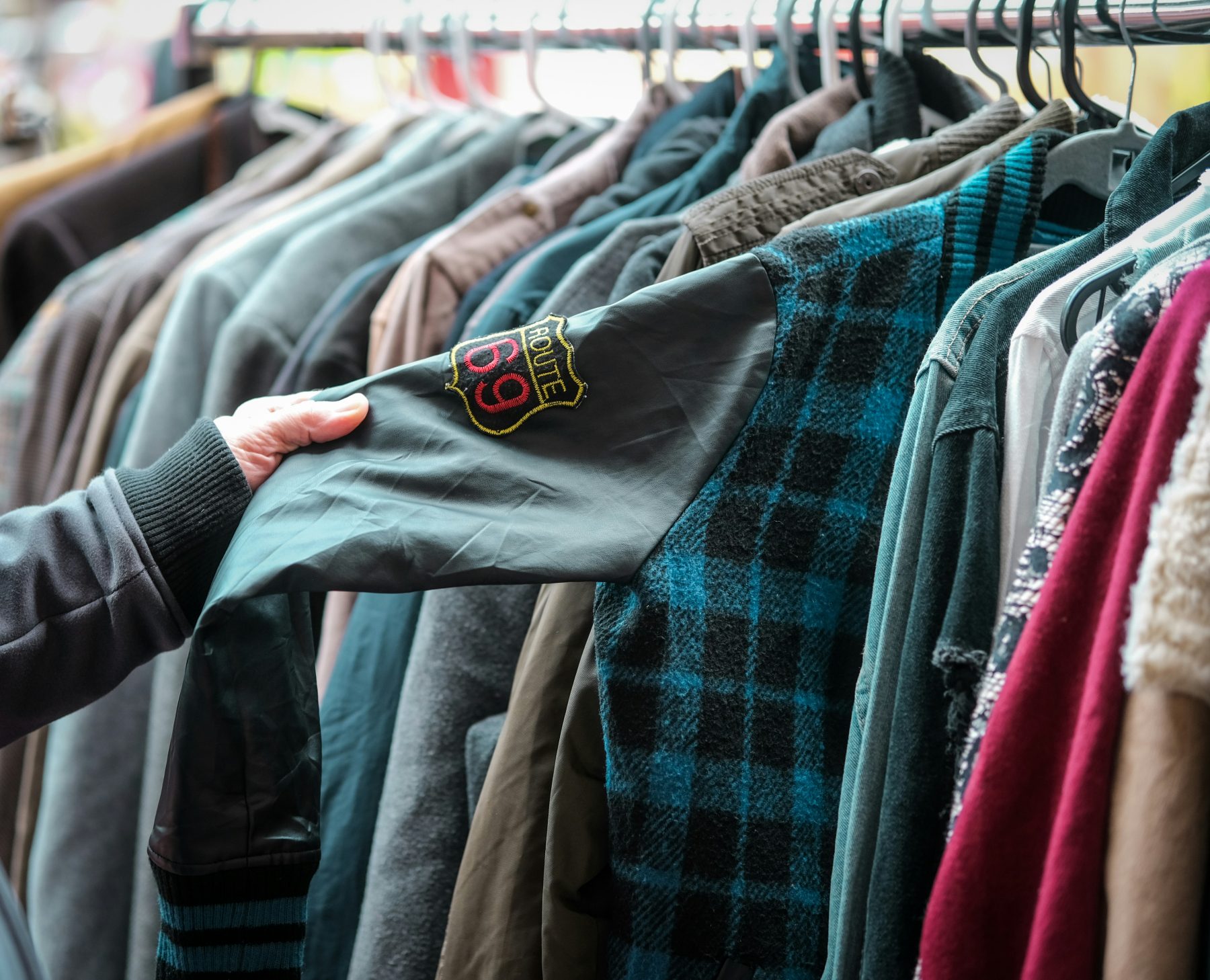 Les magasins de seconde main flamands refusent de plus en plus la « fast-fashion »