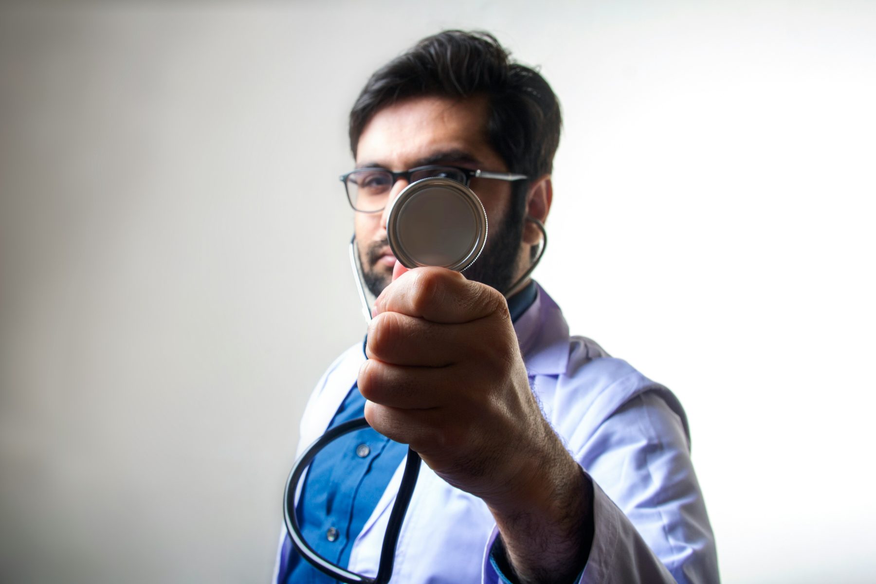 « J&rsquo;ai vu des médecins en larmes » : comment les mutualités ont bloqué le contrôle des malades de longue durée