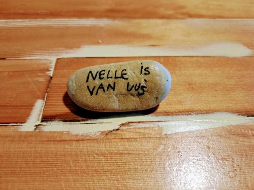 « Nelle is van uus », qu’on pourrait traduire par « Le Nelle est à nous »
