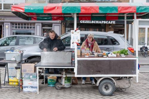 Vendeurs d'escargot sur le marché de Vilvorde / (c) Jef Van den Bossche