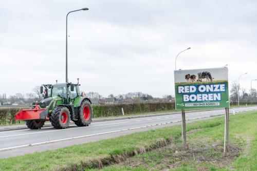 Panneau "Red onze boeren" dans la campagne brabançonne / (c) Jef Van den Bossche